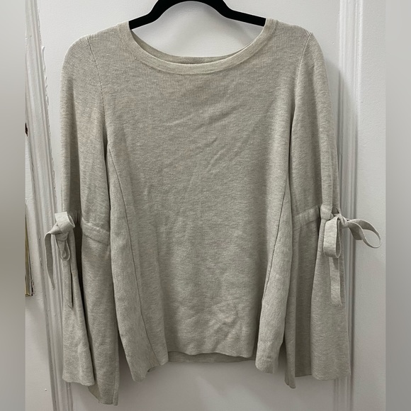 Banana Republic Sweaters - GREAT CONDITION!!! XS Banana Republic Bell Sleeve Sweater!!